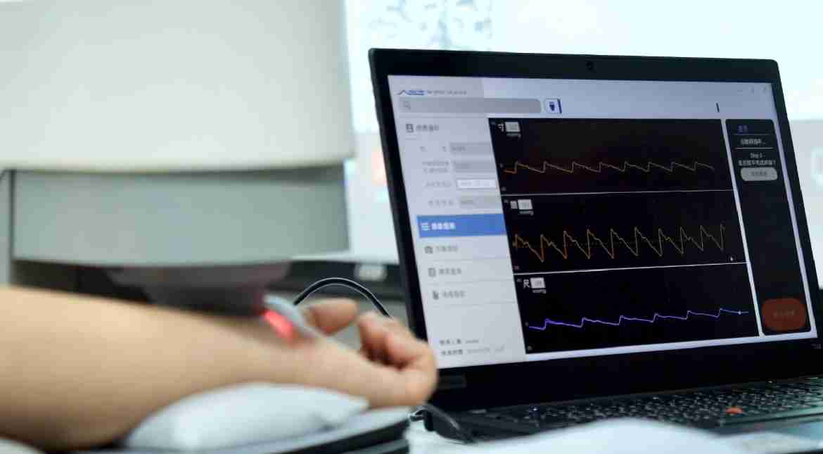 牛牛游戏耘康以高解析与拟真的显示技术，，将其应用于中医检测，，，提供“中医数位化检测方案”，，，使传统中医检测结果数据化与可视化