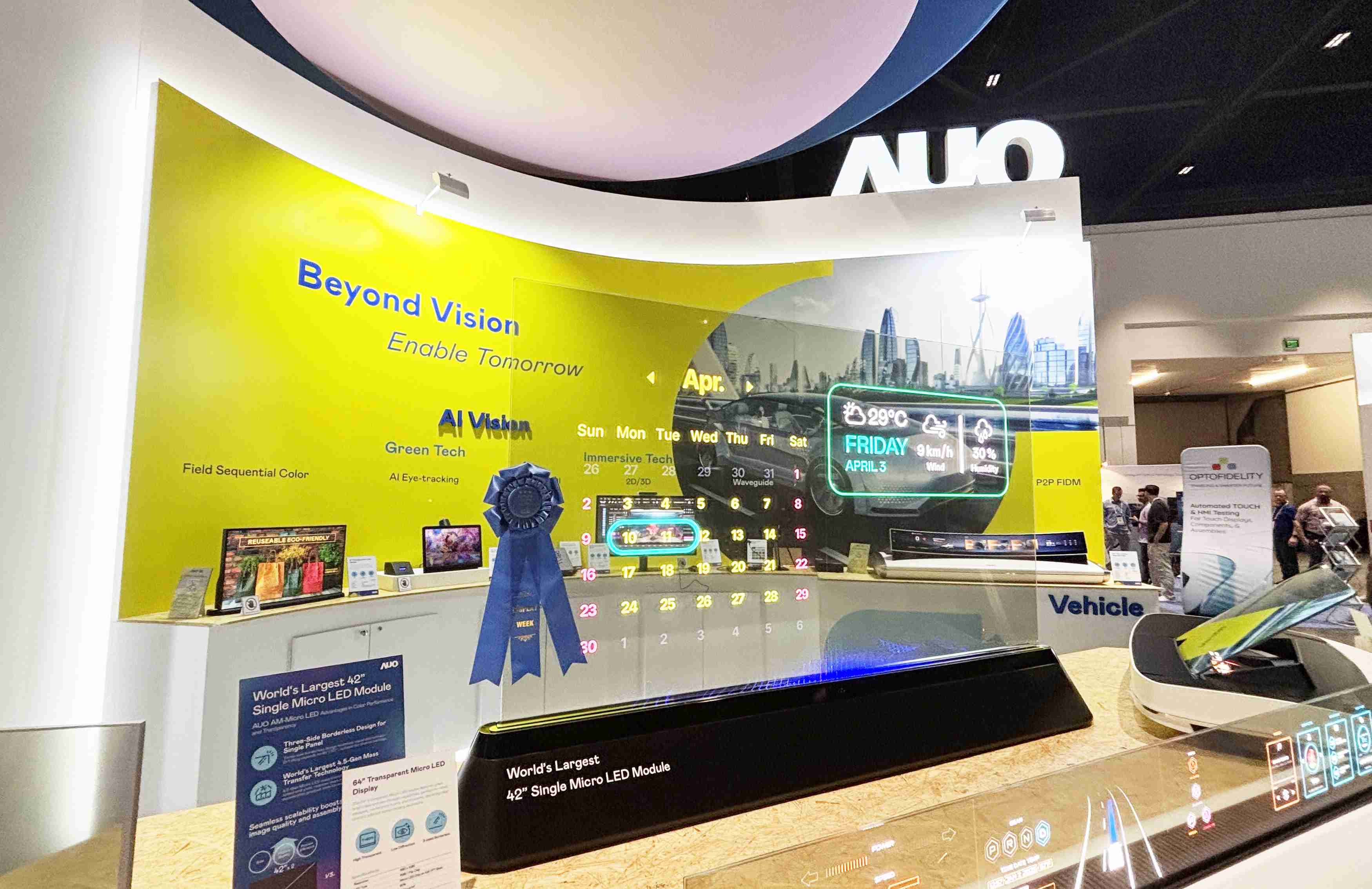 牛牛游戏64吋透明Micro LED显示器获〝最佳Micro LED技术应用奖〞，，，，其绝妙的透明穿透特性，，，同时具备1,000 nits的高亮度表现，，，并透过精细的无缝拼接延伸，，可依需求灵活应用于多元场域，，，，展现出Micro LED显示技术划时空的无限潜力